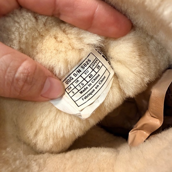 UGG Women's Classic Short II Boots in Chestnut - Picture 8 of 10